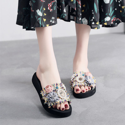 Стилни дамски чехли с 3D елементи и равна подметка