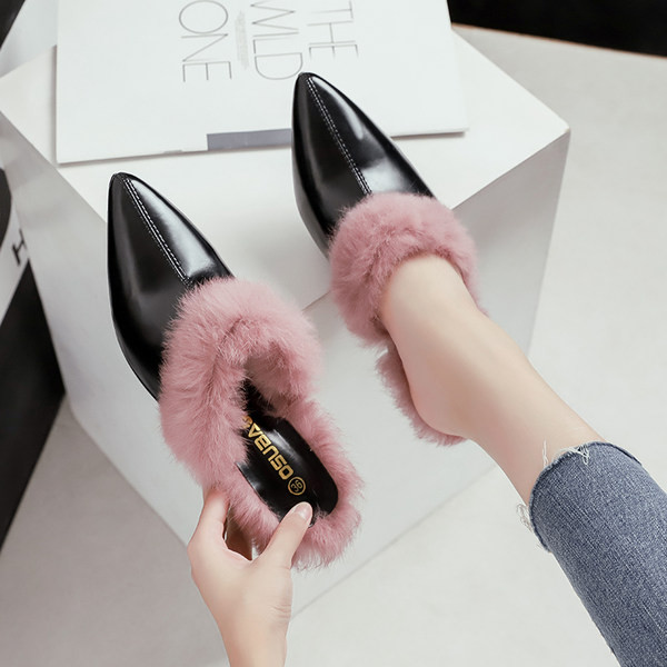 Дамски чехли с пух - заострен модел