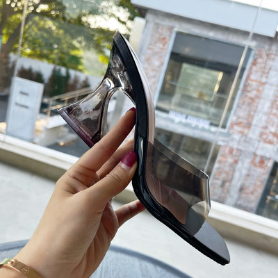 Модерни дамски чехли със силиконова каишка и висок прозрачен ток