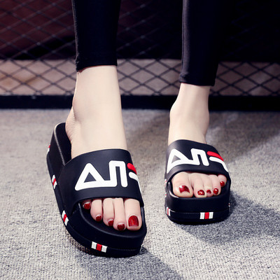 Дамски модерни чехли с надписи и висока подметка