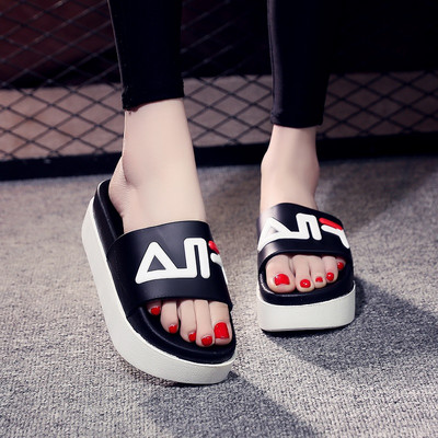 Дамски модерни чехли с надписи и висока подметка