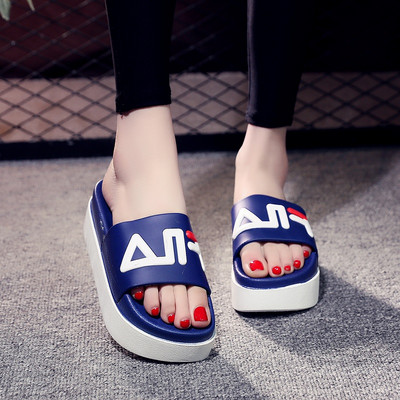 Дамски модерни чехли с надписи и висока подметка