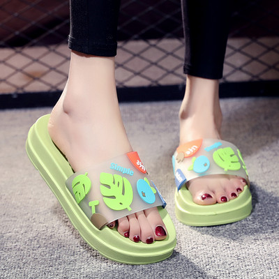 Дамски летни гумени чехли с апликация и надпис