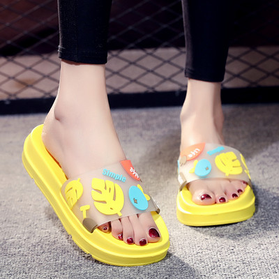 Дамски летни гумени чехли с апликация и надпис