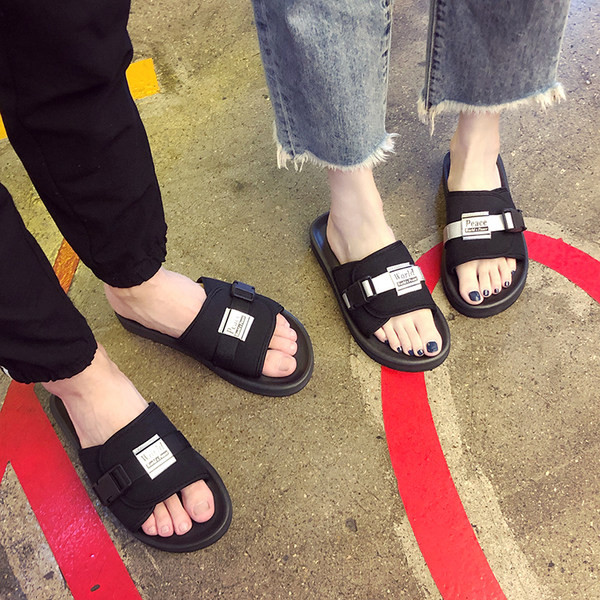 Ежедневни чехли с емблема в черен цвят