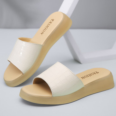 Актуални дамски ежедневни чехли с равна подметка