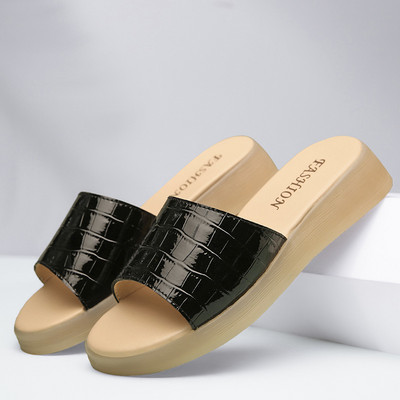 Актуални дамски ежедневни чехли с равна подметка