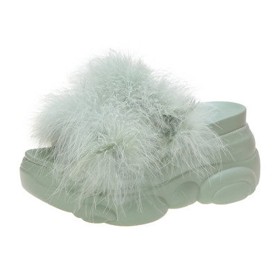 Дамски чехли с висока подметка и пух 