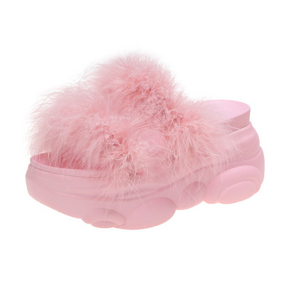 Дамски чехли с висока подметка и пух 