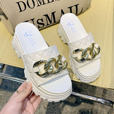 Актуални дамски чехли с висока равна подметка и катарама