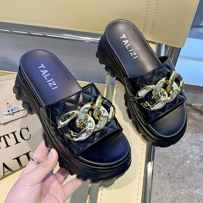 Актуални дамски чехли с висока равна подметка и катарама