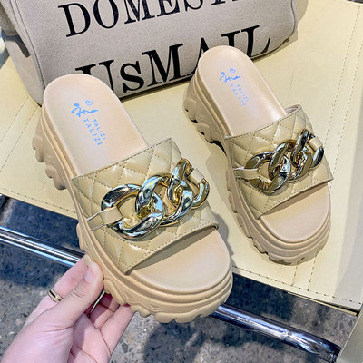 Актуални дамски чехли с висока равна подметка и катарама