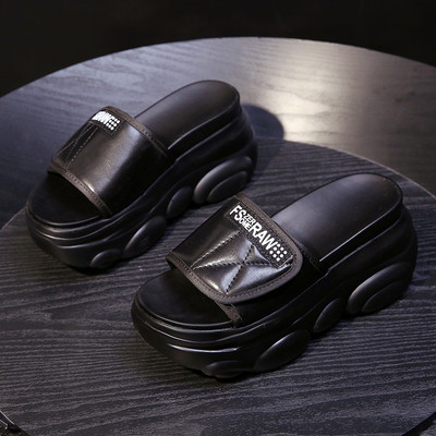 Дамски чехли с висока равна подметка и надпис