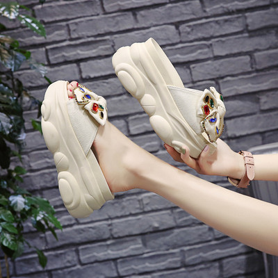 Стилни дамски чехли с декоративни камъни и висока подметка