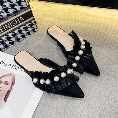 Актуални чехли заострен модел с перли