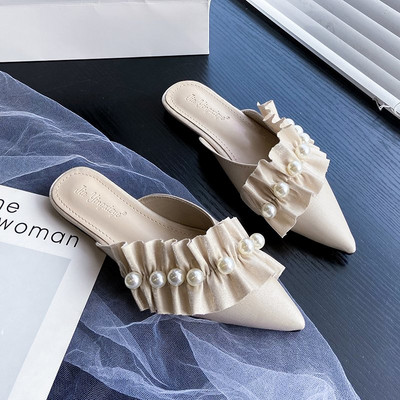 Актуални чехли заострен модел с перли