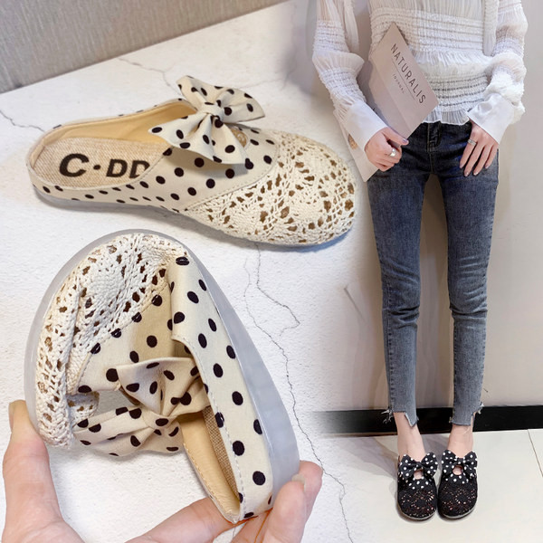 Актуални дамски чехли с дантела и панделка