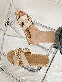 Актуални дамски чехли с метална декорация