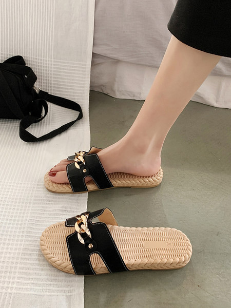 Актуални дамски чехли с метална декорация