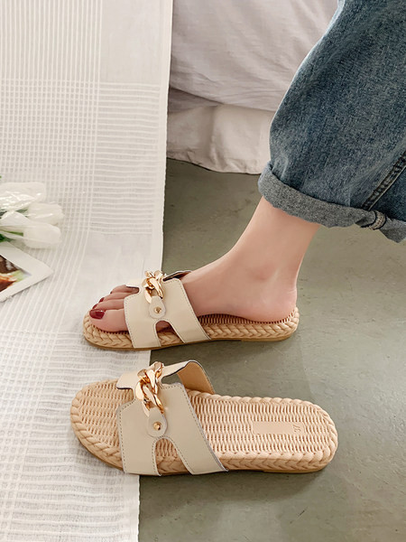 Актуални дамски чехли с метална декорация