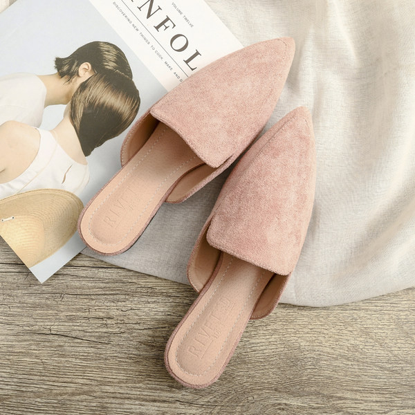 Model ascutit de papuci din piele intoarsa eco cu toc patrat jos