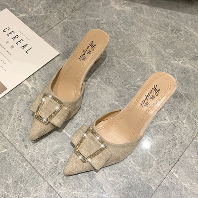 Női papucs hegyes modell csattal és sarokkal 6 cm