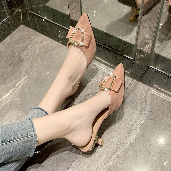 Papuci dama model ascutit cu catarama si toc 6 cm