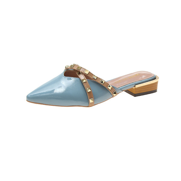 Papuci de damă ascuțiți cu carouri metalice