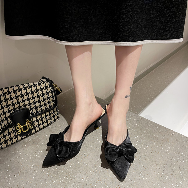 Papuci de dama stilati model ascutit cu toc inalt