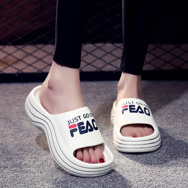 Papuci casual cu o inscripție - pentru femei