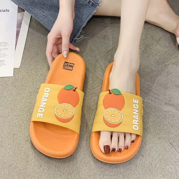 Papuci de damă cu inscripție și talpă antiderapantă