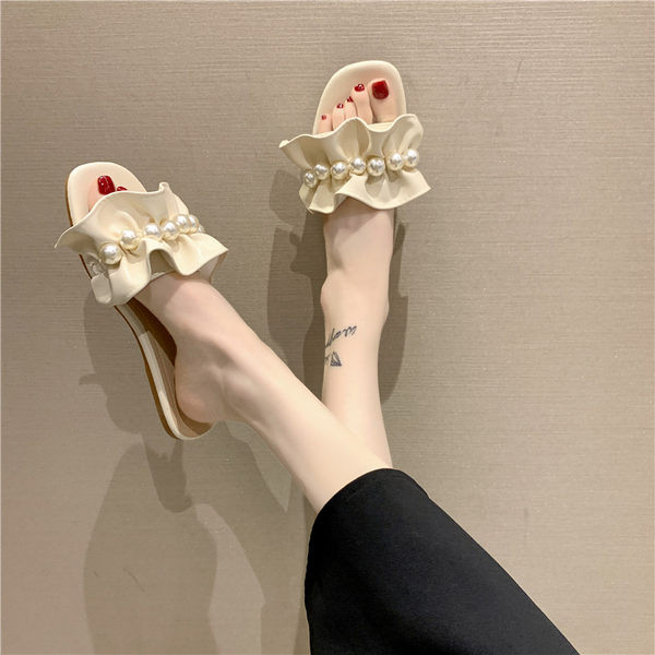 Модерни дамски чехли с къдри и перли