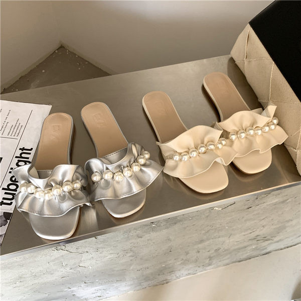 Модерни дамски чехли с къдри и перли