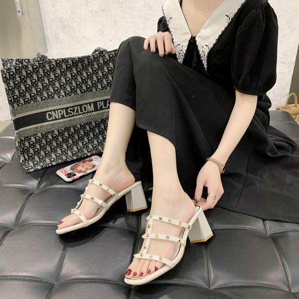 Дамски чехли с висок ток и метани нитове