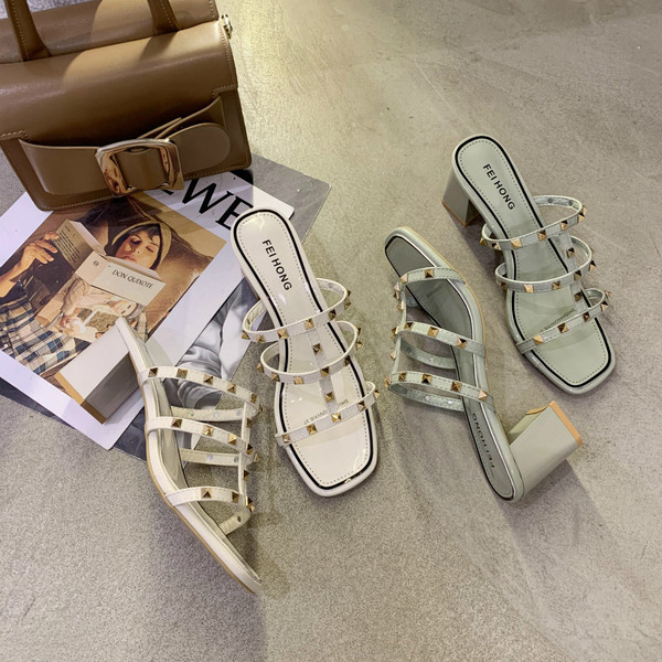 Дамски чехли с висок ток и метани нитове