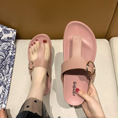 Дамски чехли между пръста от еко кожа и метална катарама