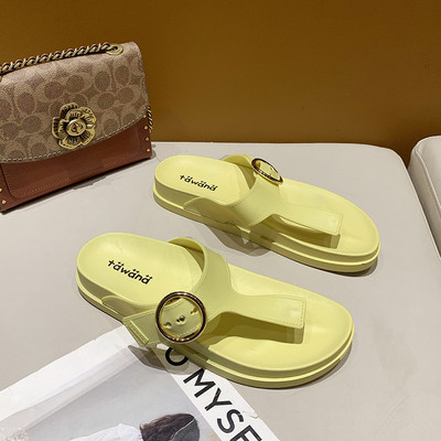 Дамски чехли между пръста от еко кожа и метална катарама