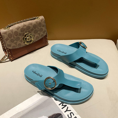 Дамски чехли между пръста от еко кожа и метална катарама