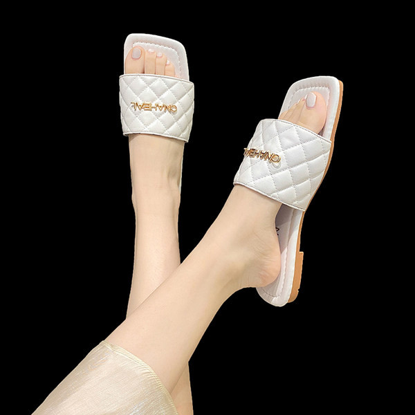 Нов модел дамски чехли с метална катарама - четири цвята