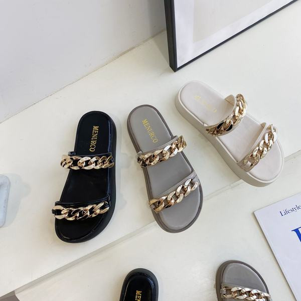 Нов модел дамски чехли с равна подметка и метална декорация