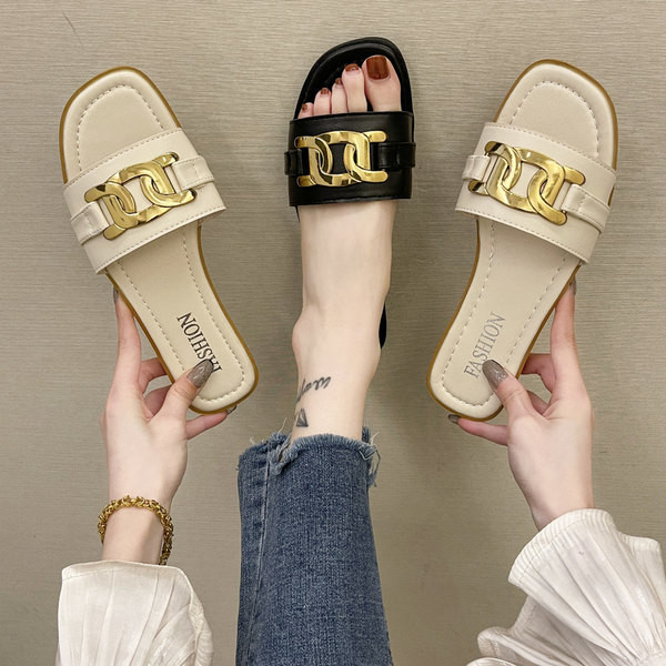 Дамски чехли от еко кожа с метални елементи