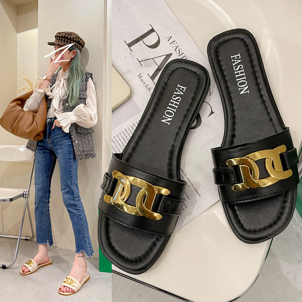 Дамски чехли от еко кожа с метални елементи