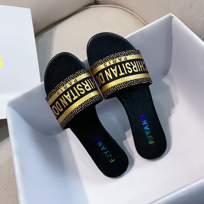 Стилни дамски чехли с равна подметка и надпис