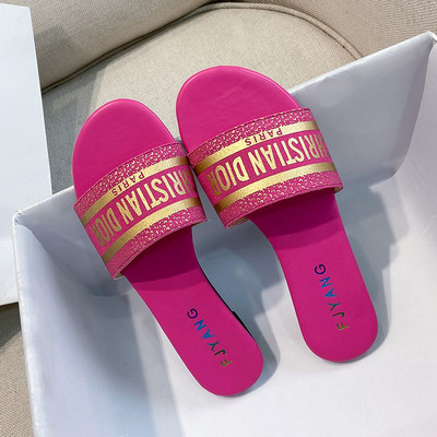 Стилни дамски чехли с равна подметка и надпис