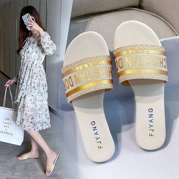 Стилни дамски чехли с равна подметка и надпис