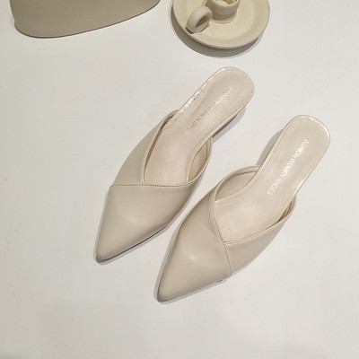 Стилни дамски чехли от еко кожа заострен модел