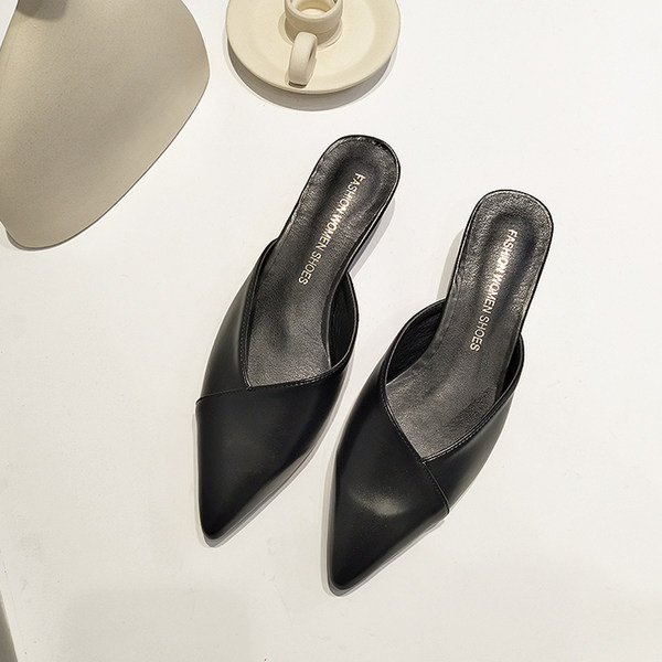 Стилни дамски чехли от еко кожа заострен модел