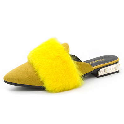 Заострен модел дамски чехли с пух