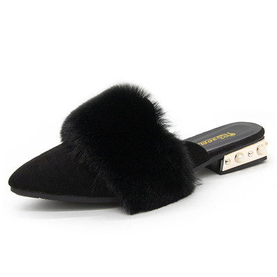 Заострен модел дамски чехли с пух