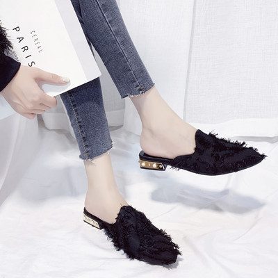 Заострен модел дамски чехли с квадратен ток